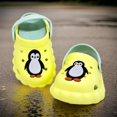 FASMANIA Boys & Girls Slip-on Clogs(Multicolor , 5.5-6 YEARS)