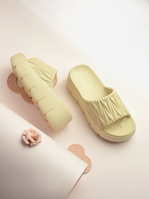K' Footlance Girls Slip-on Clogs(Cream , 10.5 TO 11 YEAR)