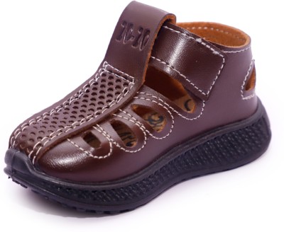 HOOH - Now comfort in fashion Boys & Girls Velcro Sports Sandals(Brown , 6-7 Years)