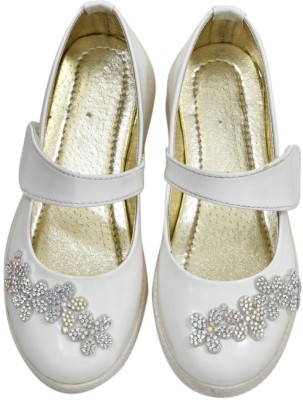 peakplay Girls Velcro Flats(White , 5 - 6 Years)