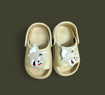 MIXX Minnions Boys & Girls Slip-on Clogs(Beige , 15 - 18M)