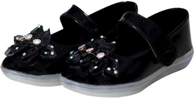 Ideal COLLECTION Girls Velcro Flats(Black ,)