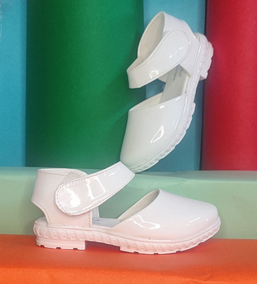 NEWLATESTGOODLOOKING & PERFECTFEELING WITH DEVICE Girls Slip-on Flats(White , 3.5-4 year)