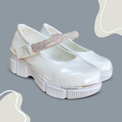 Muskan Girls Velcro Strappy Sandals(White , 3-3.5 year)