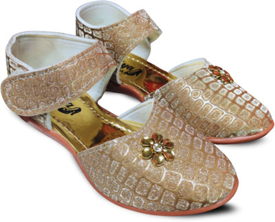 TrendStation Girls Velcro Strappy Sandals(Gold , 5-5.5 Years)