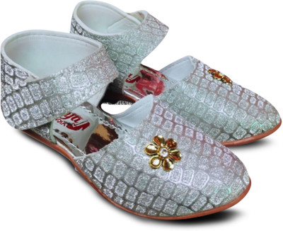 TrendStation Girls Velcro Strappy Sandals(Silver , 4.5-5 Years)