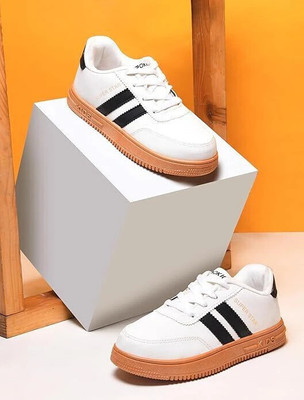 AEROKICK Boys & Girls Velcro Sneakers(White, 3.5-4 years)
