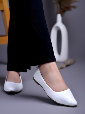 SHOETOPIA Women Bellies(White , 5)