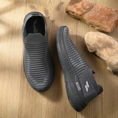 BIRDE Boys Slip on Running Shoes(Black, 7.5-8 YEARS)