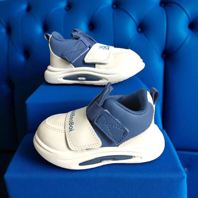 YASAA Boys & Girls Velcro Sneakers(White, 7-8 Years)