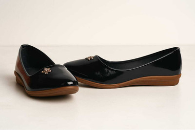 MAGIC Girls Buckle Jutis(Black, 11-12 Years)