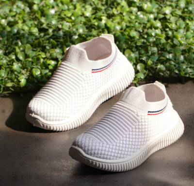 kats Boys & Girls Slip on Walking Shoes(White, 4-5)