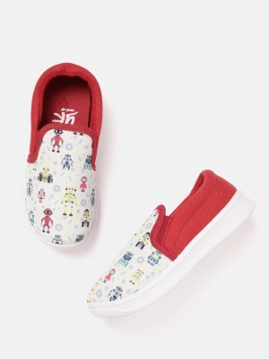 Yk Boys Slip on Sneakers(White)