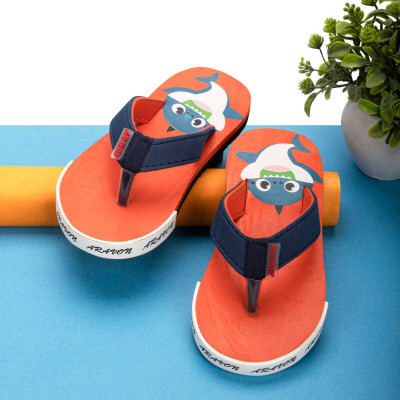 ARAVON Boys & Girls Slip On Slipper Flip Flop(Multicolor , 6-6.5 Years)
