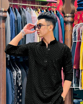 click n buy Men Embroidered Straight Kurta(Black)