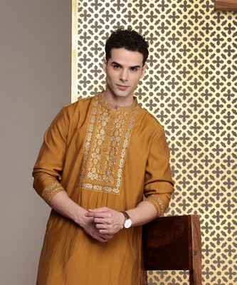 House of Pataudi Men Woven Design Straight Kurta(Brown)