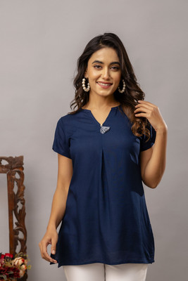 RAISHREE Women Self Design Straight Kurta(Blue)