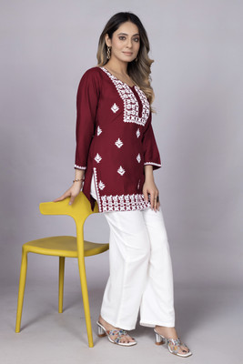 shivshakti faishon Women Embroidered Straight Kurta(Maroon)