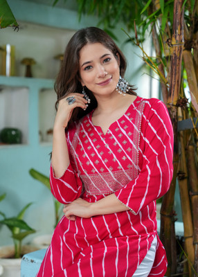 PRISCA Women Floral Print Straight Kurta(Pink, White)