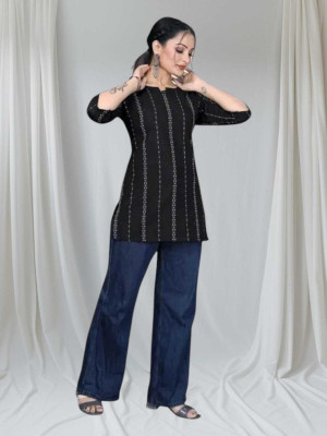 Rangrasiya Creation Women Striped A-line Kurta(Black)
