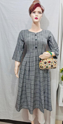 DK HANDLOOM Women Checkered Anarkali Kurta(Grey)