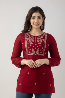 Charu Women Embroidered Straight Kurta(Maroon)