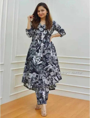 YARNSTITCH Women Printed Flared Kurta(Maroon)