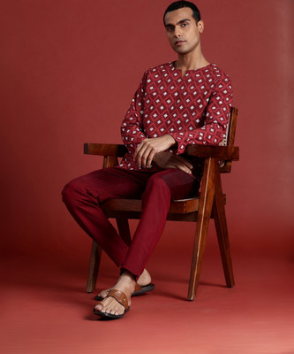 ANOUK Men Geometric Print Straight Kurta(Maroon)