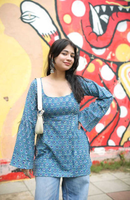 Feranoid Retail Women Floral Print Straight Kurta(Blue)