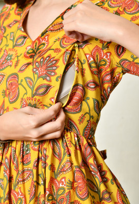 Cotnon Women Floral Print Straight Kurta(Yellow)