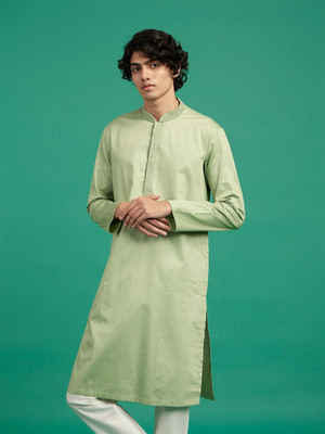 DIWAS by Manyavar Men Solid Straight Kurta(Green)