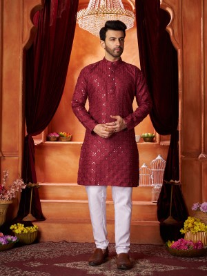 Fashionfricks Men Embroidered Straight Kurta(Maroon)