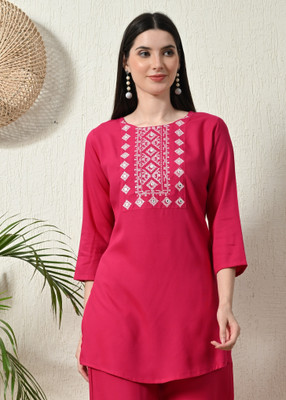 NAHIKO Women Embroidered Straight Kurta(Pink)