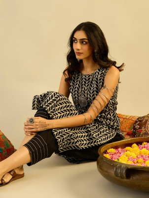 TANU FASHIONS Women Block Print Straight Kurta(Black, Beige)