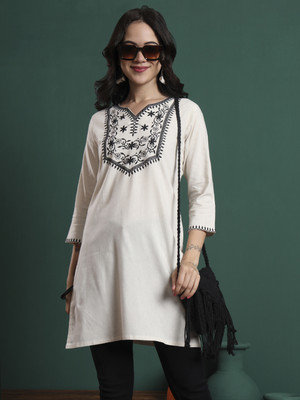 Anmi Embroidered Women Straight Kurta(Beige, Black)