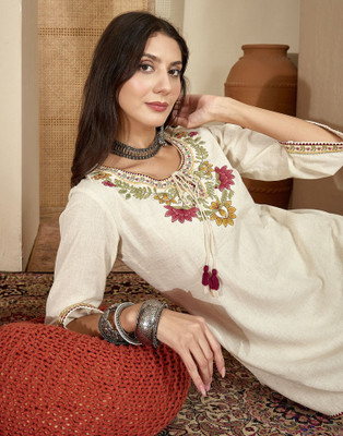 Skylee Women Chikan Embroidery Straight Kurta(Multicolor)