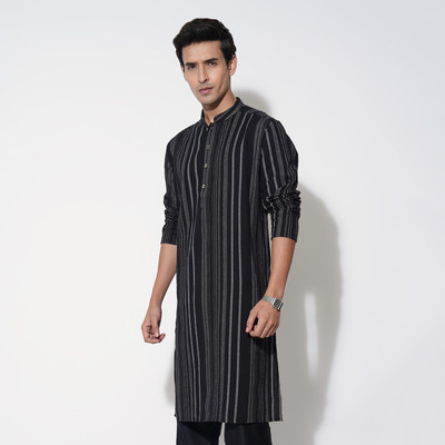 Indus Route by Pantaloons Men Solid Straight Kurta(Black)