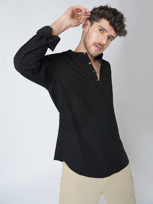 VASTRADO Men Self Design Straight Kurta(Black)
