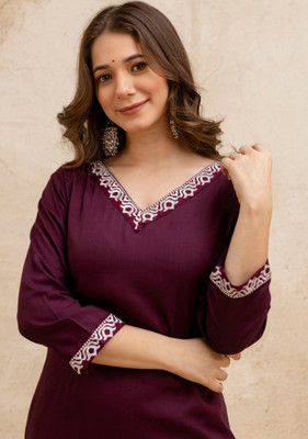Surhi Women Embroidered Straight Kurta(Maroon)