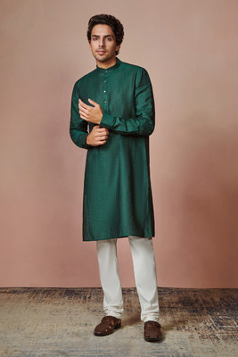MANYAVAR Men Solid Straight Kurta(Green)