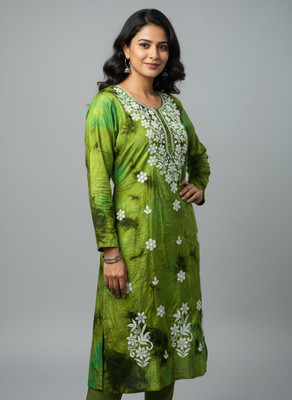 PehnaVastra Fabriks Women Dyed/Ombre, Embroidered Straight Kurta(Light Green)
