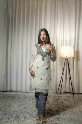 dhagaeawadh Women Embroidered A-line Kurta(White, Black)