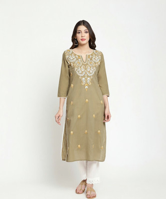 SAVI Women Embroidered Straight Kurta(Green)
