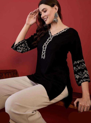 SIMRANKURTIS Women Embroidered Straight Kurta(Black)