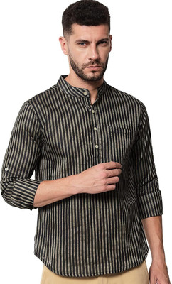 Vastraa Fusion Men Striped Straight Kurta(Black)