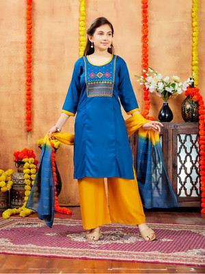 Aarika Girls Embroidered A-line Kurta(Dark Green)