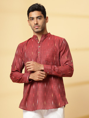 Vastraa Fusion Men Ikat Straight Kurta(Maroon)