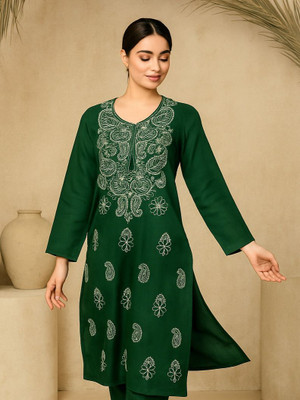 VELORA Women Chikan Embroidery Straight Kurta(Green)