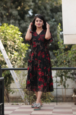 QUEUEE CREATION Women Floral Print A-line Kurta(Black)