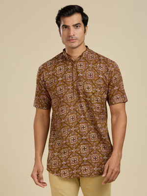 Rajubhai Hargovindas Men Floral Print Straight Kurta(Gold)